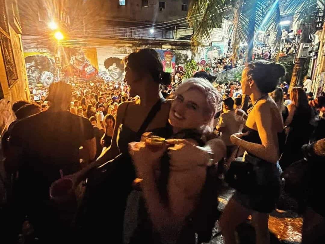 two people on the street, arms around shoulders demonstrating the power of platonic love